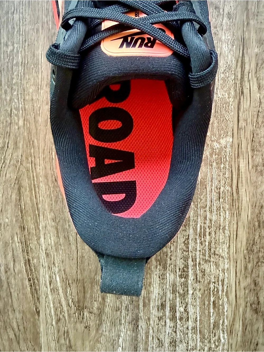 NEW Nike Vomero 18 Black Washed Coral Hot Lava HM6804-010 Women’s Size 8.5